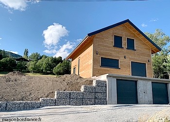 chalet bois habitable 4 chambres sous-sol garage